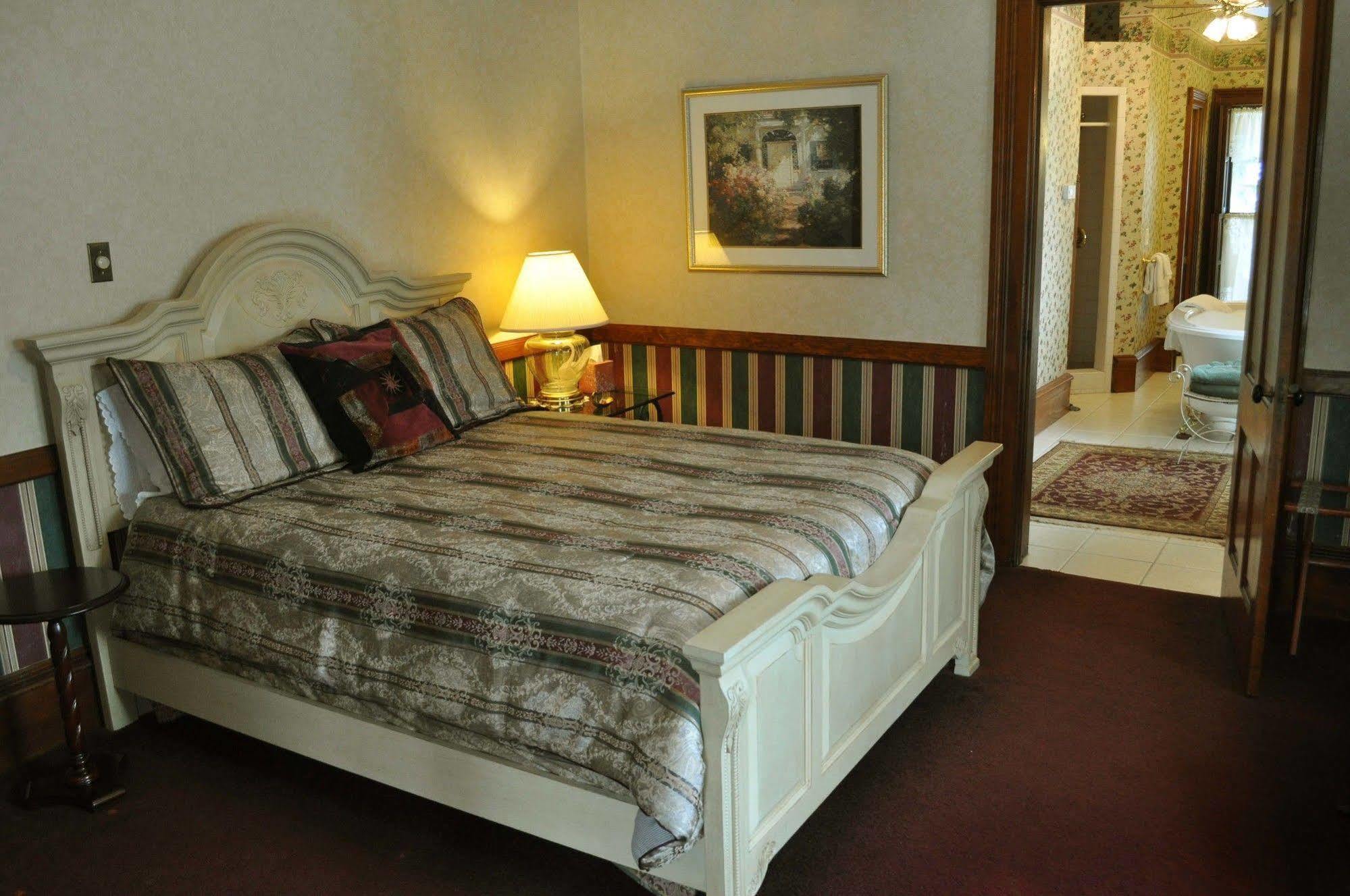 White Swan Inn Bed And Breakfast Whitehall Exterior photo